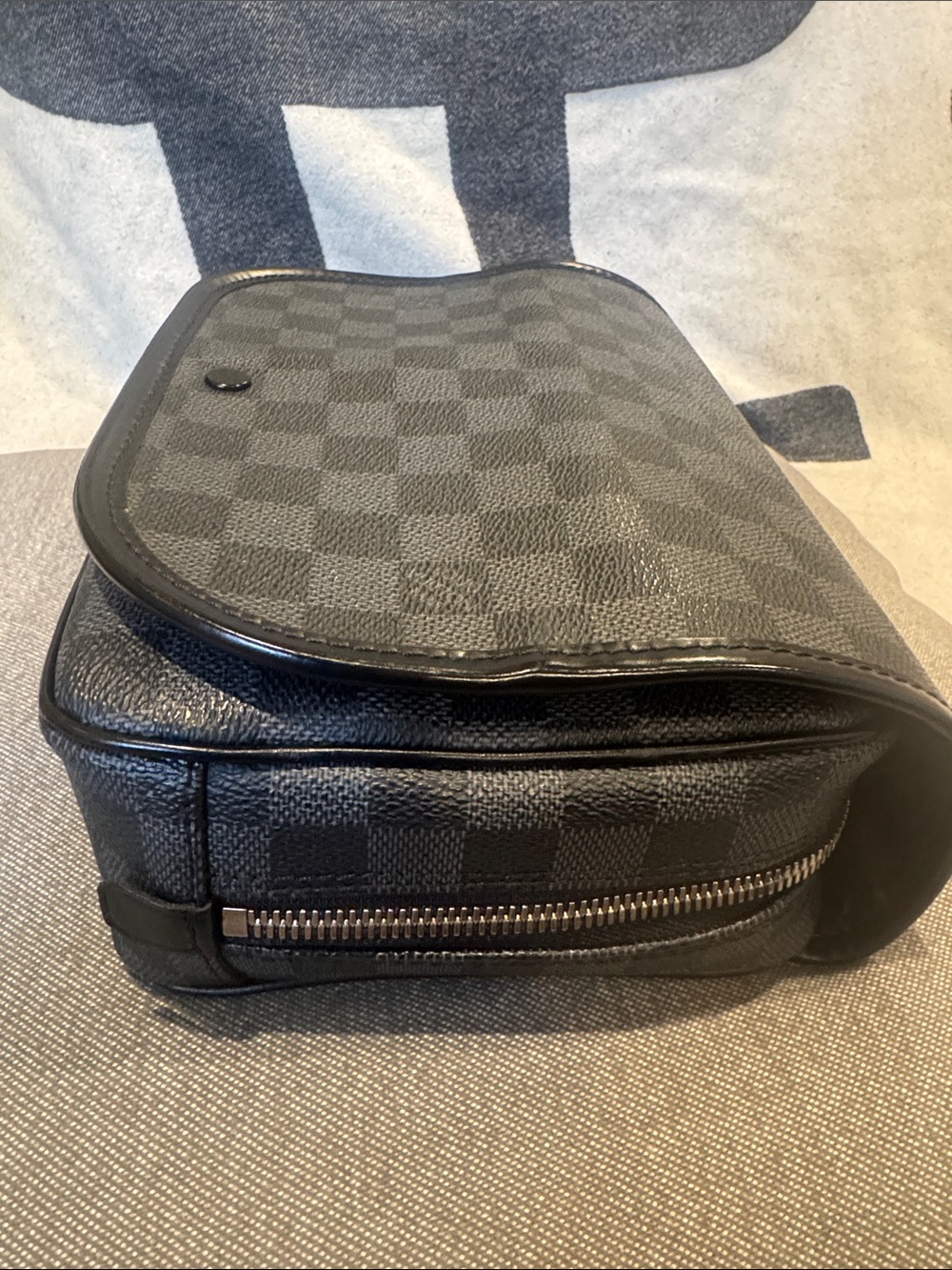 Louis Vuitton Damier Graphite Hanging Toiletry Kit - Picture 6 of 11
